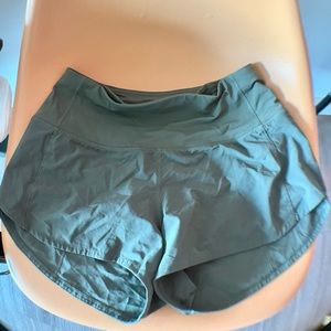 LuLulemon green shorts!